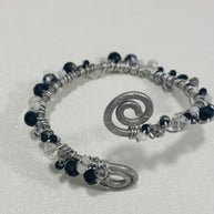 Bracciale multigiro regolabile in alluminio con perline nere| Bracciale spirale artigianale stile industrial gothic| Gioiello alternativo