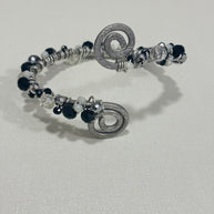 Bracciale multigiro regolabile in alluminio con perline nere| Bracciale spirale artigianale stile industrial gothic| Gioiello alternativo