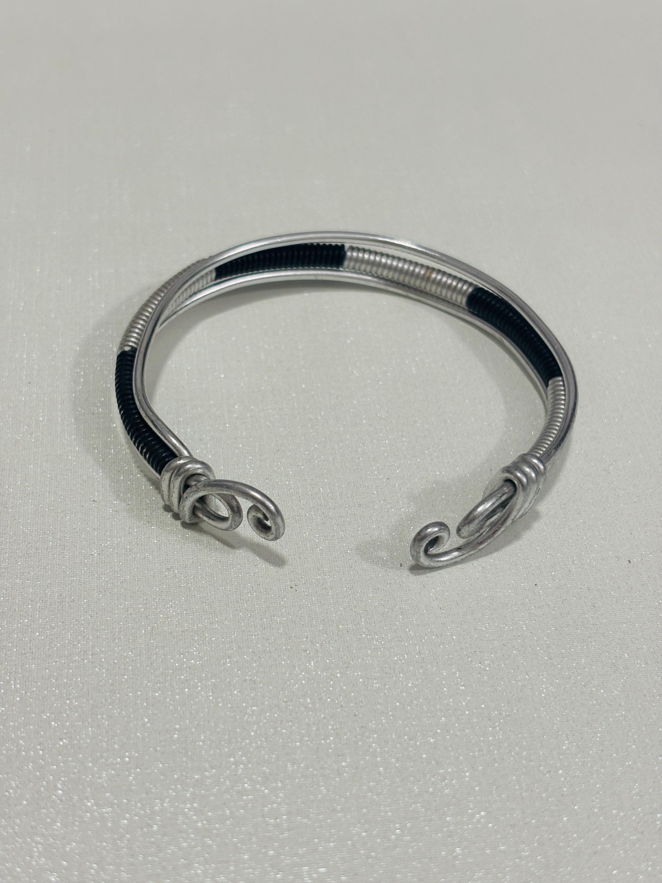 Bracciale rigido spirale nero e argento| Bracciale regolabile in alluminio con spirali|  Bracciale unisex minimal moderno|Idea regalo unisex