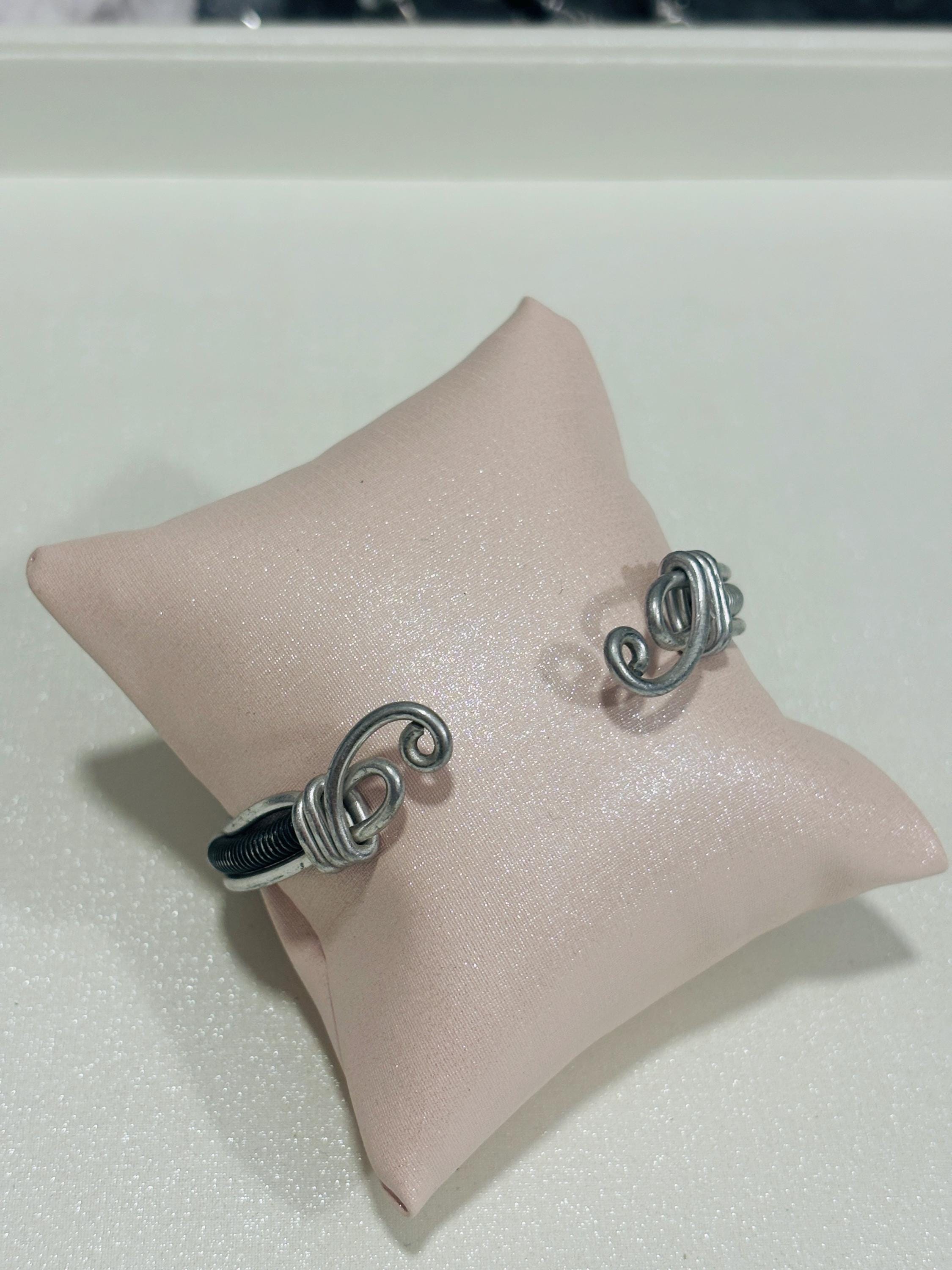 Bracciale rigido spirale nero e argento| Bracciale regolabile in alluminio con spirali|  Bracciale unisex minimal moderno|Idea regalo unisex