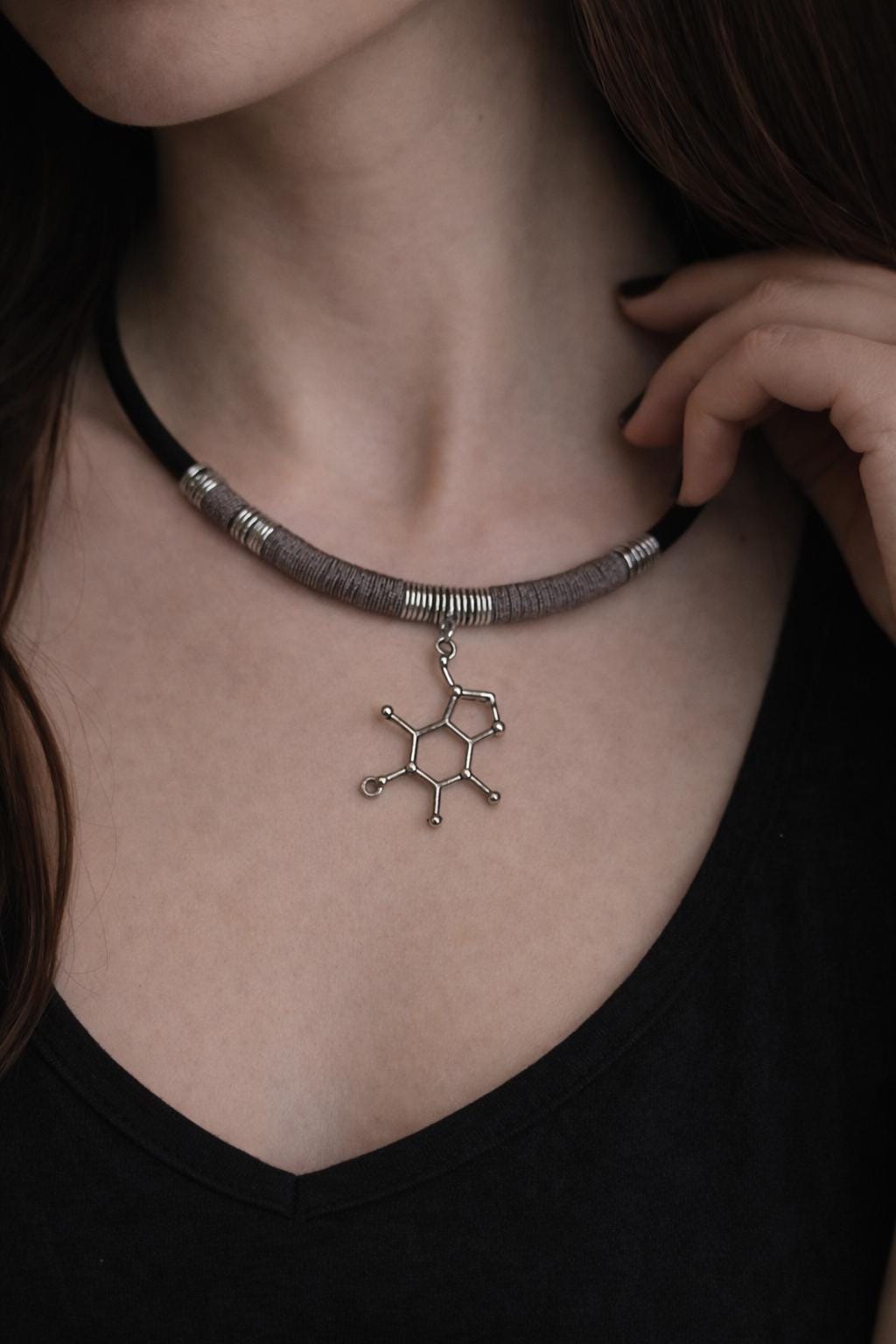 Collana molecola serotonina in acciaio| Collana chimica scientifica stile goth alternativa| Gioiello dark minimal