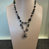 Collana ragno con pietre naturali verde nero | Collana witchy con luna e albero della vita| Gioiello boho spirituale donna