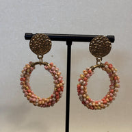 Orecchini a cerchio con perline rosa e oro–Orecchini pendenti boho chic-Acciaio antiallergico- Idea regalo donna- Orecchini eleganti leggeri