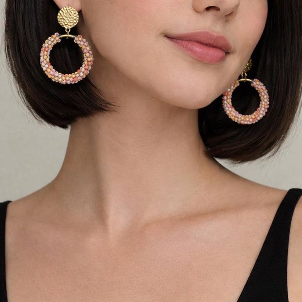 Orecchini a cerchio con perline rosa e oro–Orecchini pendenti boho chic-Acciaio antiallergico- Idea regalo donna- Orecchini eleganti leggeri