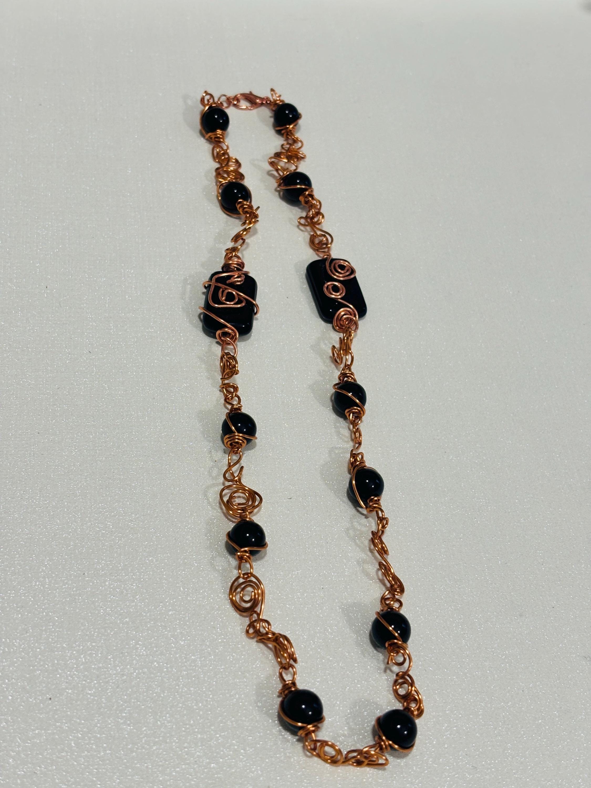 Collana lunga onice nera e rame| Collana boho elegante donna| Gioiello artigianale con pietre nere| Idea regalo donna