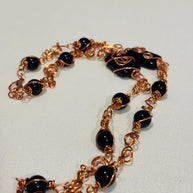 Collana lunga onice nera e rame| Collana boho elegante donna| Gioiello artigianale con pietre nere| Idea regalo donna
