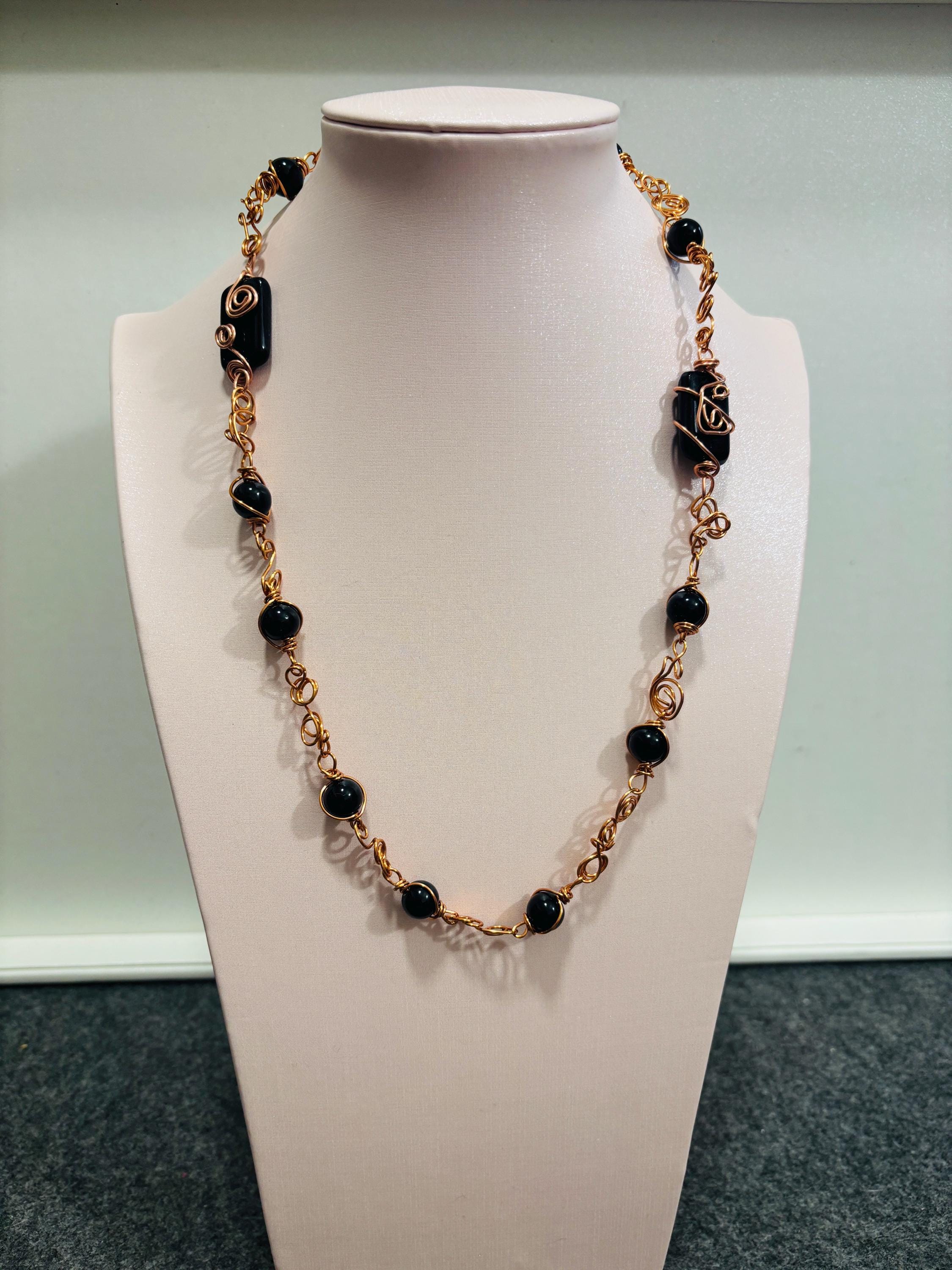 Collana lunga onice nera e rame| Collana boho elegante donna| Gioiello artigianale con pietre nere| Idea regalo donna