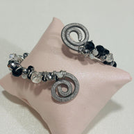 Bracciale multigiro regolabile in alluminio con perline nere| Bracciale spirale artigianale stile industrial gothic| Gioiello alternativo