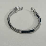 Bracciale rigido spirale nero e argento| Bracciale regolabile in alluminio con spirali|  Bracciale unisex minimal moderno|Idea regalo unisex