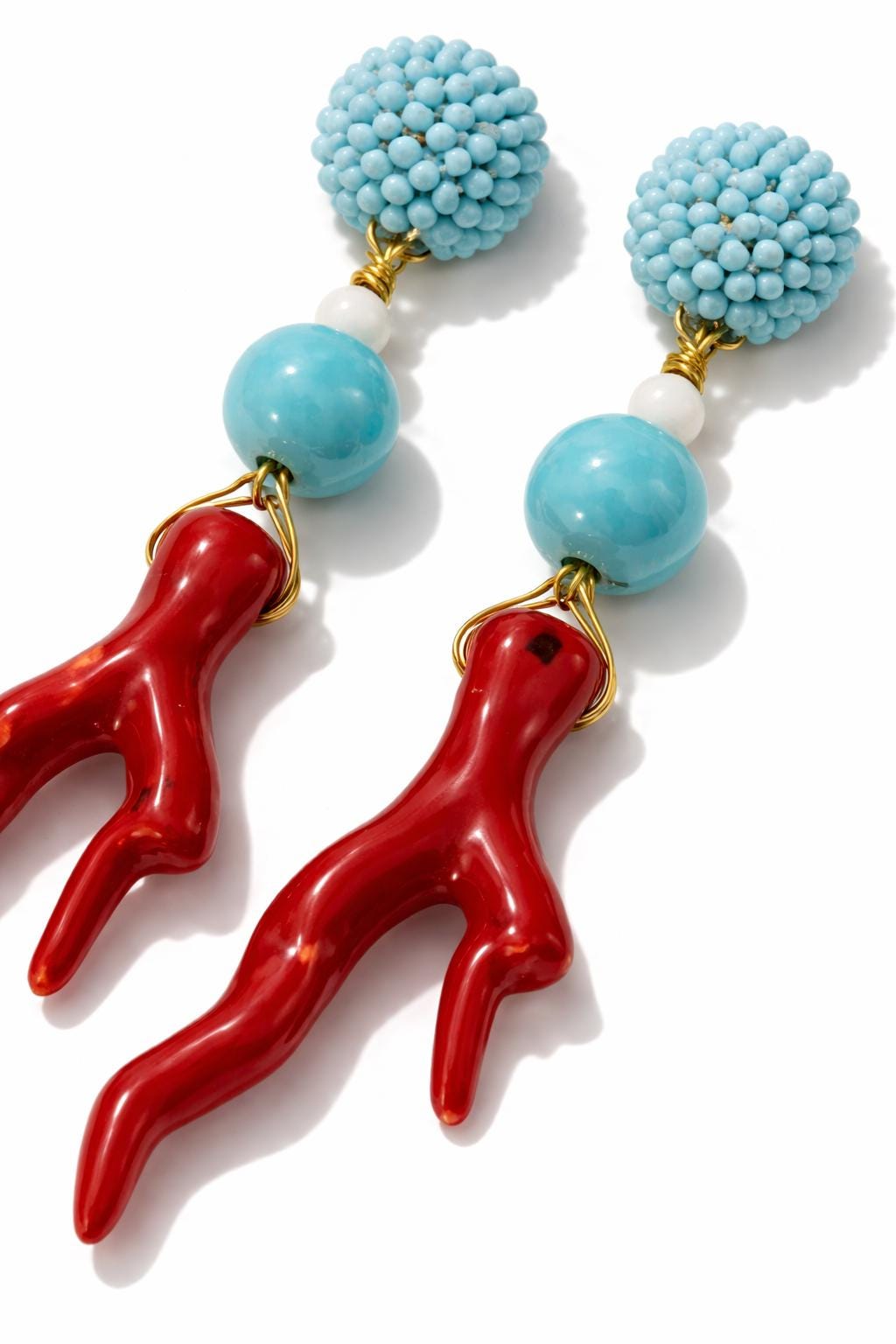 Orecchini corallo rosso e turchese- Orecchini pendenti stile mediterraneo- Gioiello estivo acciaio dorato antiallergico- idea regalo donna