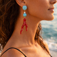 Orecchini corallo rosso e turchese- Orecchini pendenti stile mediterraneo- Gioiello estivo acciaio dorato antiallergico- idea regalo donna