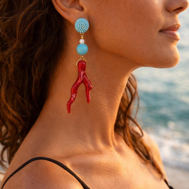 Orecchini corallo rosso e turchese- Orecchini pendenti stile mediterraneo- Gioiello estivo acciaio dorato antiallergico- idea regalo donna