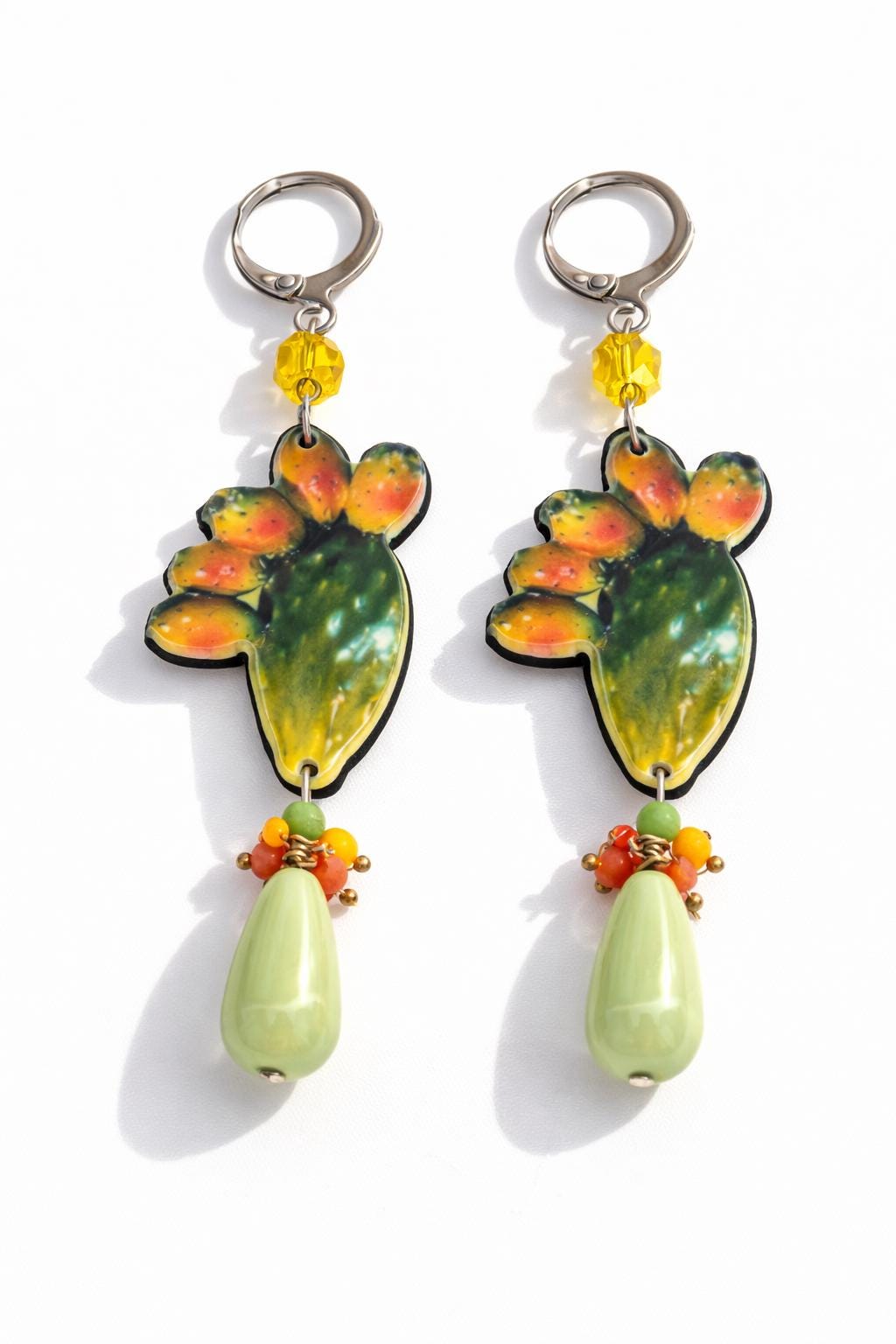 Orecchini pendenti fico d’India siciliano in acciaio dorato antiallergico – Gioiello estivo Mediterraneo colorato – Idea regalo donna