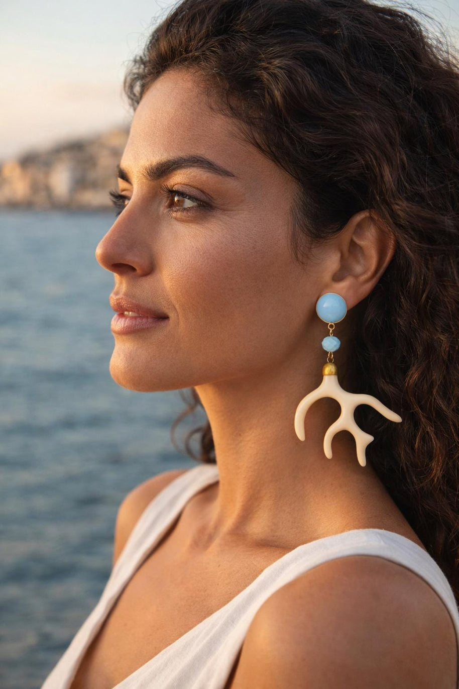 Orecchini corallo mediterraneo beige azzurro | Oreccini pendenti estate mare | Gioiello statement acciaio antiallergico | Idea regalo donna