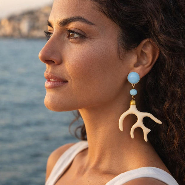 Orecchini corallo mediterraneo beige azzurro | Oreccini pendenti estate mare | Gioiello statement acciaio antiallergico | Idea regalo donna