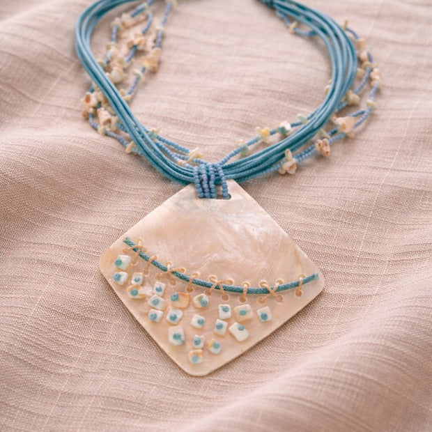 Collana lunga completamente naturale in madreperla azzurra | Gioiello boho stile Mediterraneo | Idea regalo donna