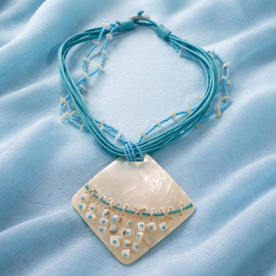 Collana lunga completamente naturale in madreperla azzurra | Gioiello boho stile Mediterraneo | Idea regalo donna