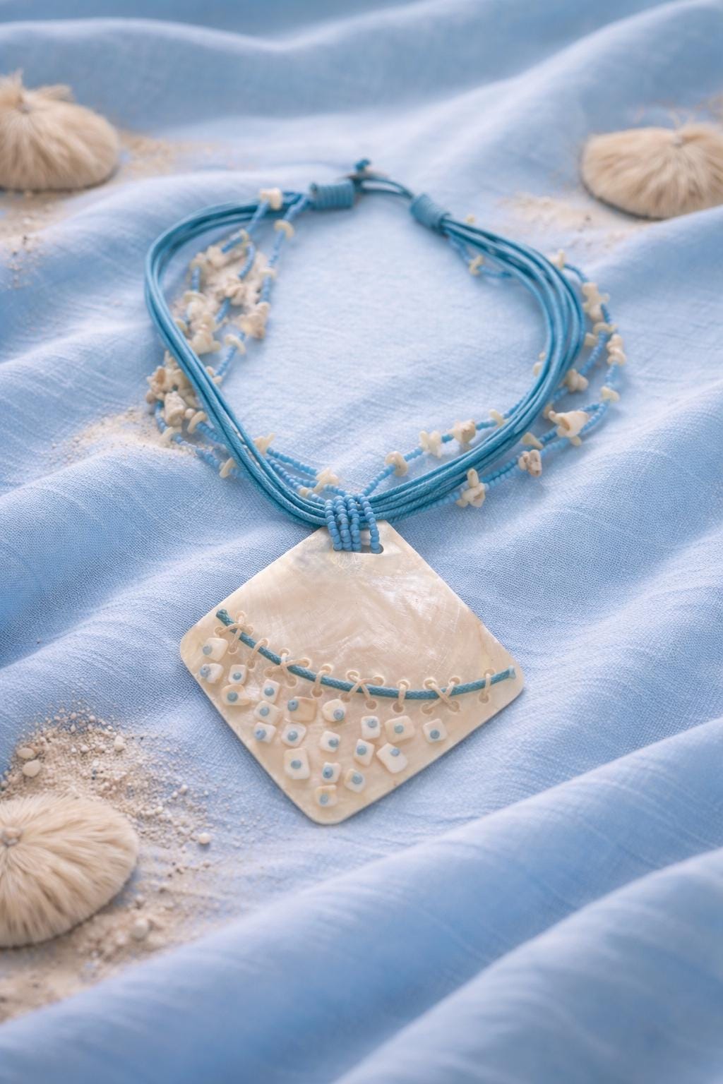 Collana lunga completamente naturale in madreperla azzurra | Gioiello boho stile Mediterraneo | Idea regalo donna