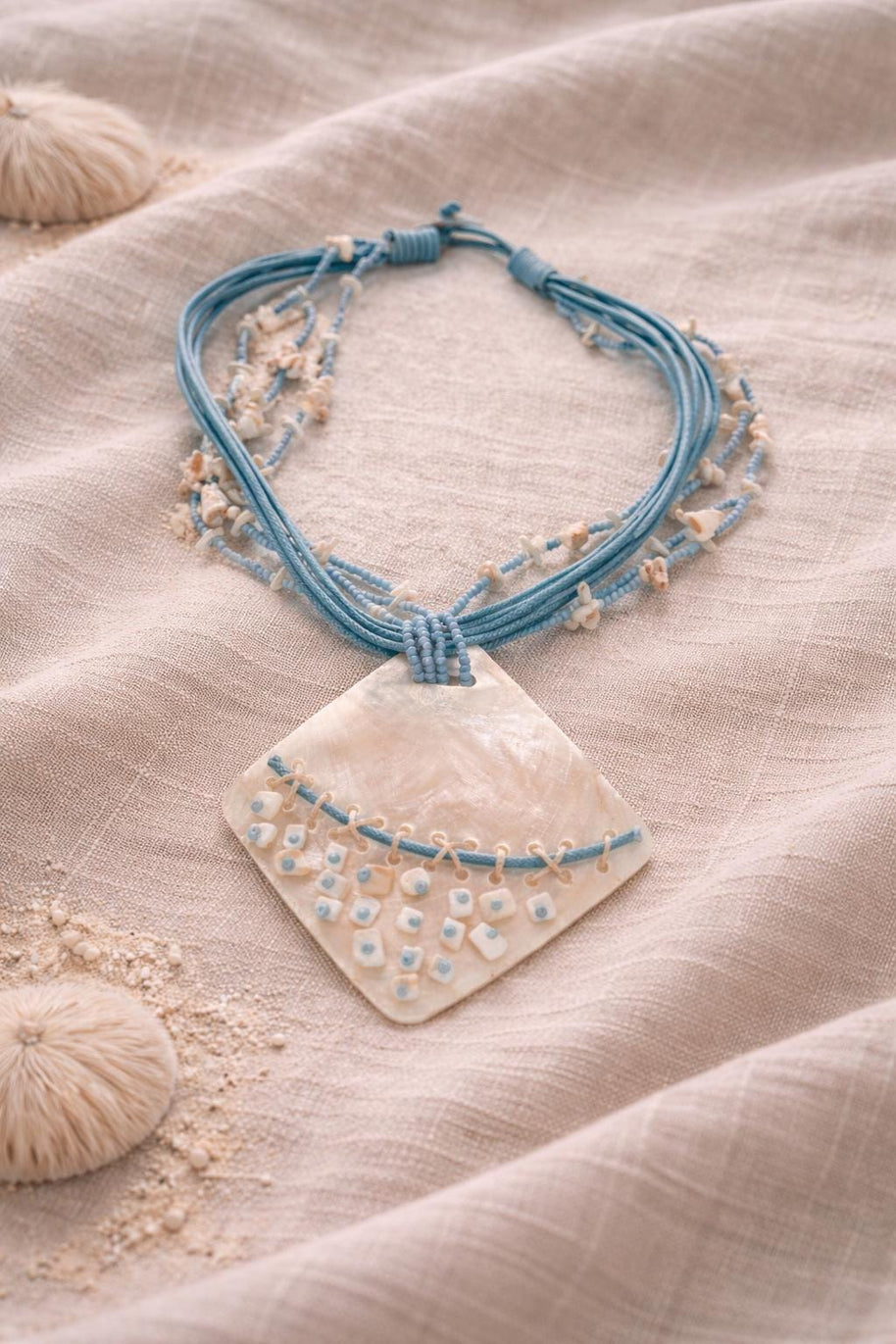 Collana lunga completamente naturale in madreperla azzurra | Gioiello boho stile Mediterraneo | Idea regalo donna