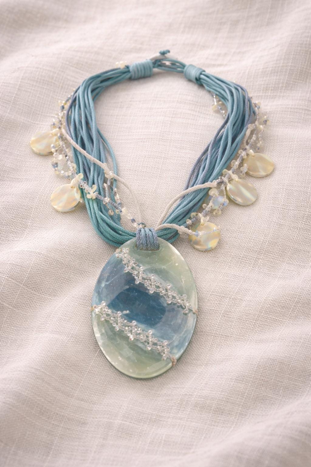 Collana lunga completamente naturale in madreperla azzurra | Gioiello boho stile Mediterraneo | Idea regalo donna