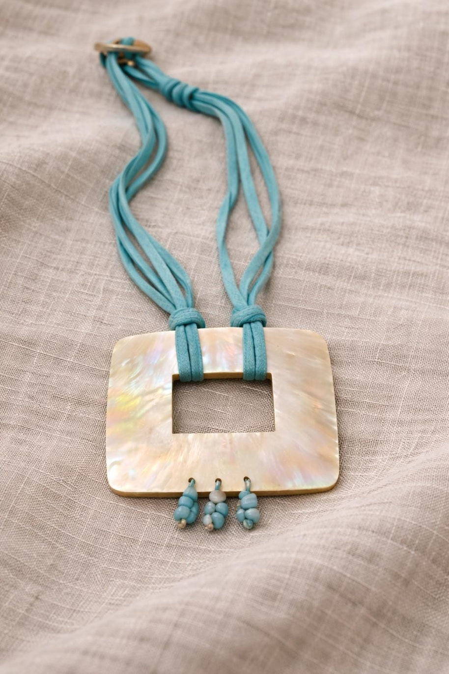 Collana lunga madreperla e pietre azzurre turchese | Collana estiva donna stile Mediterraneo boho | Idea regalo artigianale