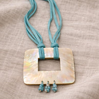 Collana lunga madreperla e pietre azzurre turchese | Collana estiva donna stile Mediterraneo boho | Idea regalo artigianale