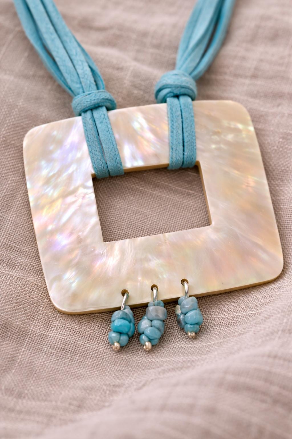 Collana lunga madreperla e pietre azzurre turchese | Collana estiva donna stile Mediterraneo boho | Idea regalo artigianale