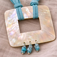 Collana lunga madreperla e pietre azzurre turchese | Collana estiva donna stile Mediterraneo boho | Idea regalo artigianale