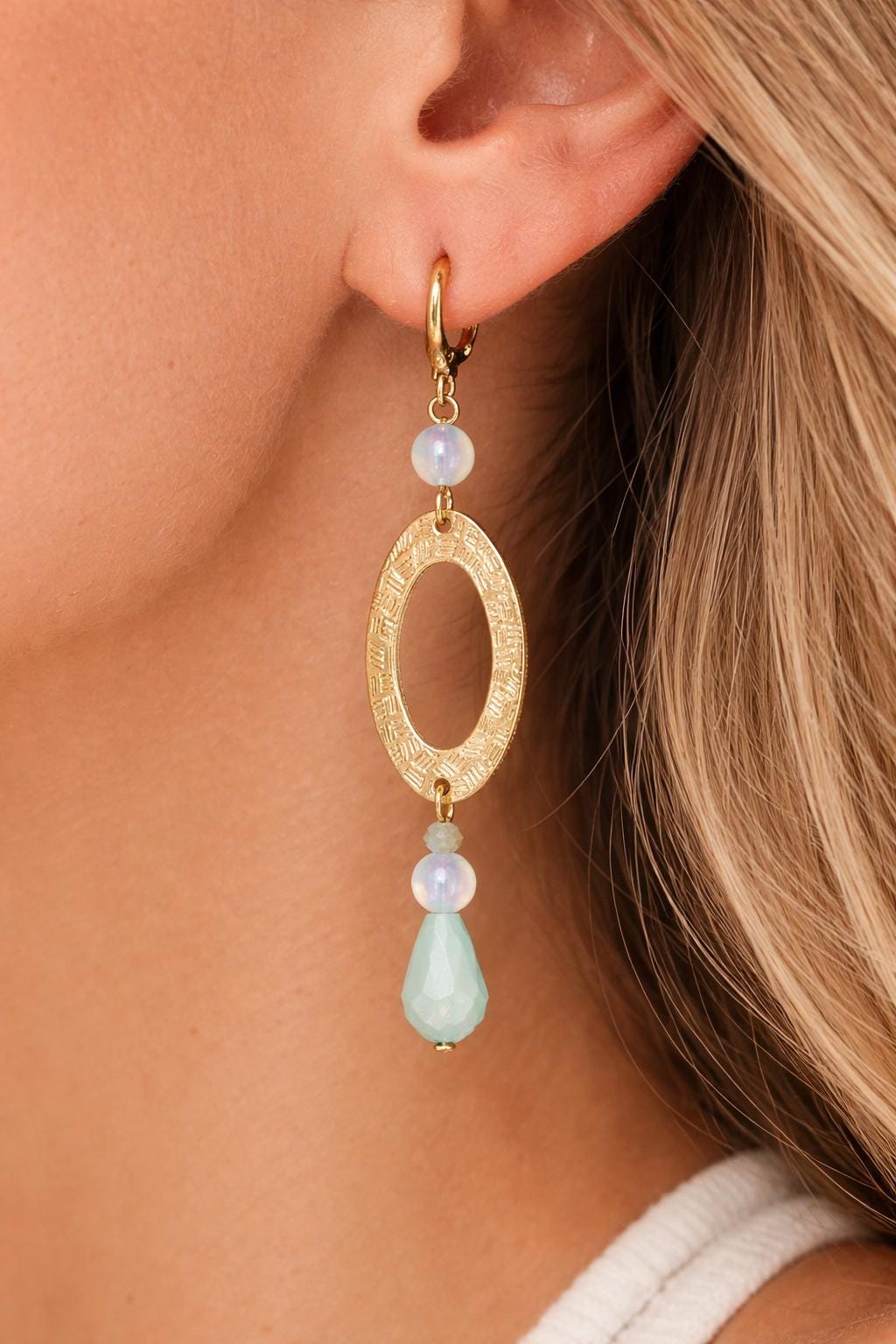 Orecchini pendenti oro incisione etnica | Orecchini boho chic con goccia azzurra e perla | Orecchini eleganti donna