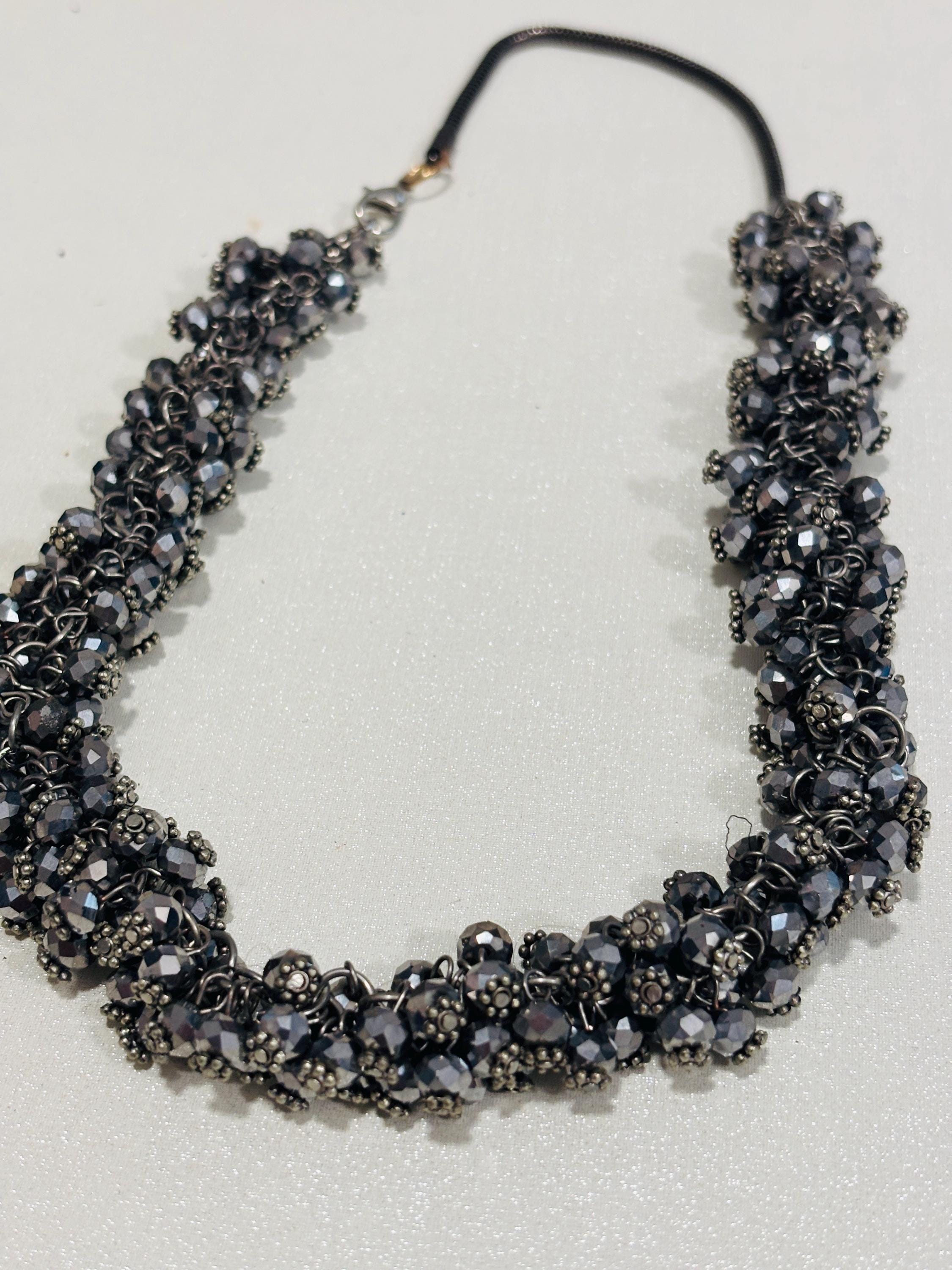 Collana girocollo cristalli grigio antracite | Collana elegante donna luminosa | Gioiello chic moderno