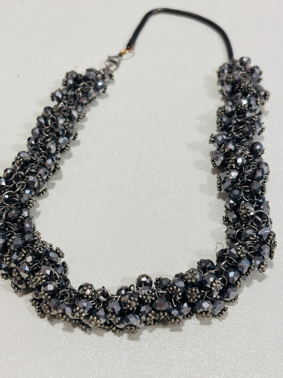 Collana girocollo cristalli grigio antracite | Collana elegante donna luminosa | Gioiello chic moderno