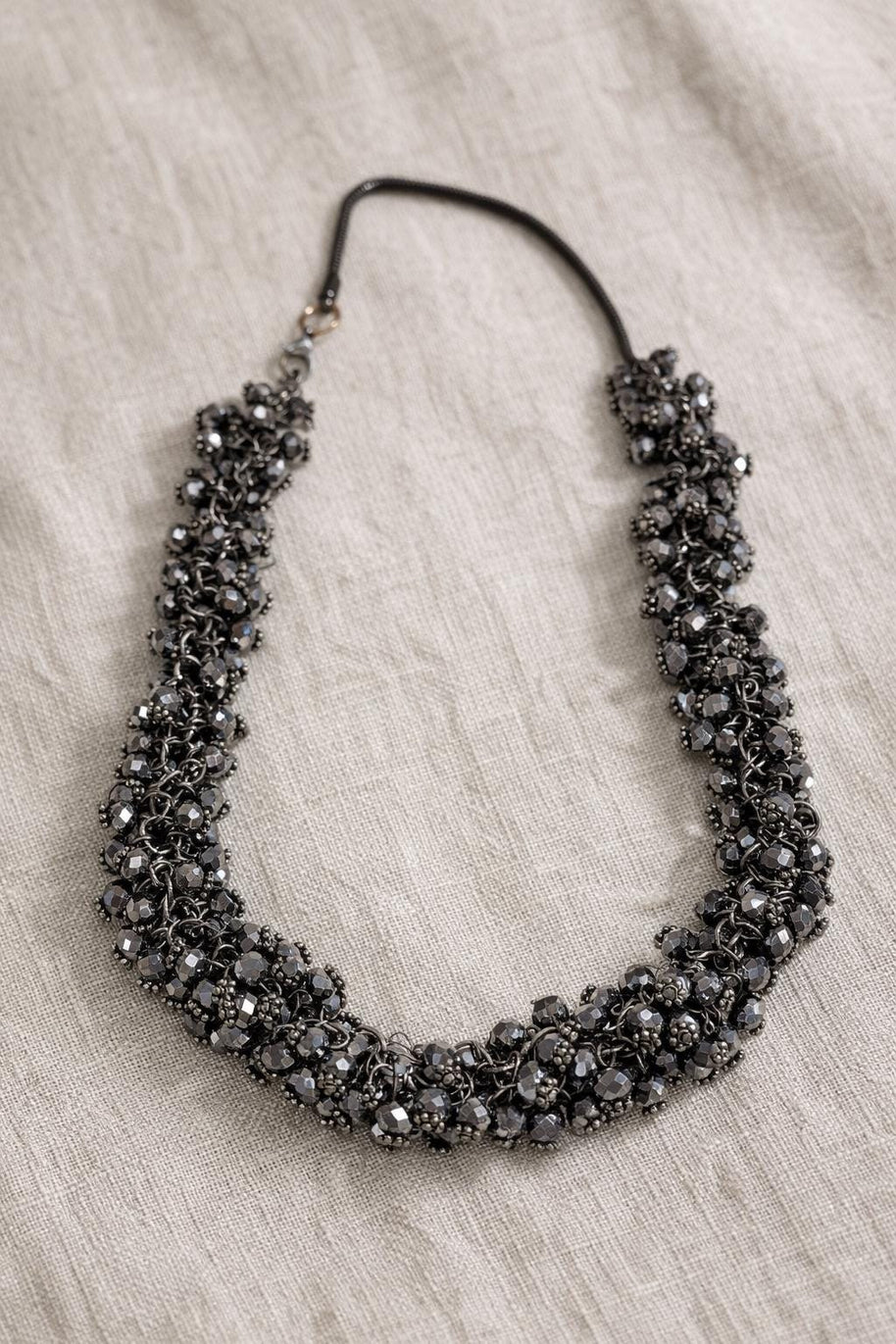 Collana girocollo cristalli grigio antracite | Collana elegante donna luminosa | Gioiello chic moderno