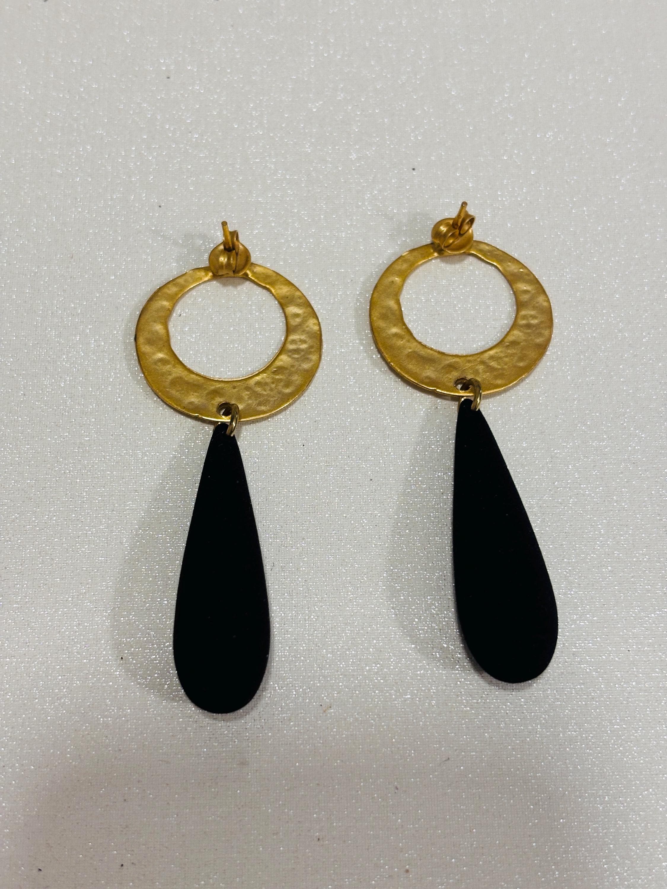 Orecchini pendenti neri e oro a goccia | Orecchini minimal moderni eleganti donna | Leggeri chic