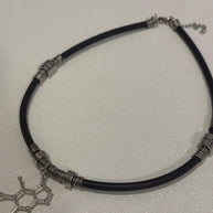 Collana molecola serotonina in acciaio| Collana chimica scientifica stile goth alternativa| Gioiello dark minimal