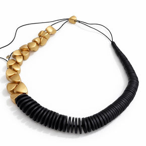 Collana asimmetrica nero oro in legno | Collana geometrica moderna | Girocollo design naturale donna
