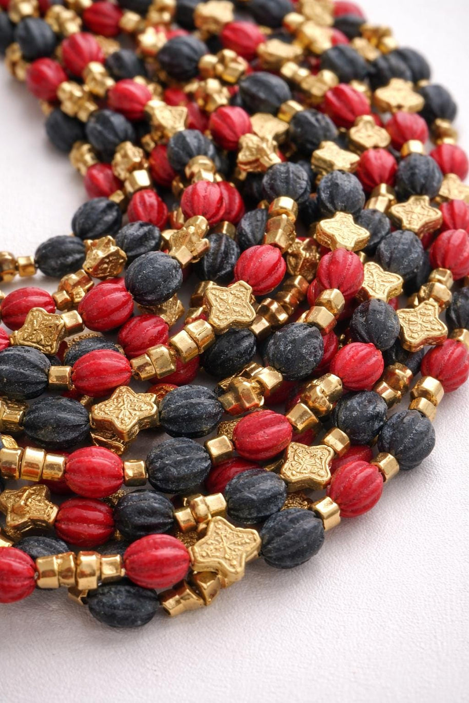 Collana boho etnica in semi naturali e legno fatta a mano| Collana statement multigiro con chiusura a bottone| Regalo etnico donna