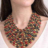 Collana boho etnica in semi naturali e legno fatta a mano| Collana statement multigiro con chiusura a bottone| Regalo etnico donna