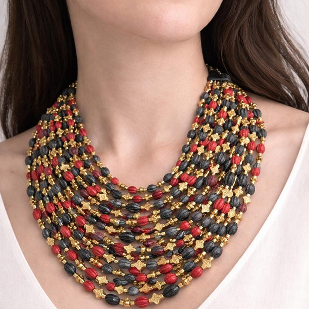 Collana boho etnica in semi naturali e legno fatta a mano| Collana statement multigiro con chiusura a bottone| Regalo etnico donna