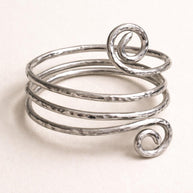 Bracciale rigido spirale regolabile in allumino martellato color argento| Bracciale artigianale moderno leggero e comodo| Idea regalo donna