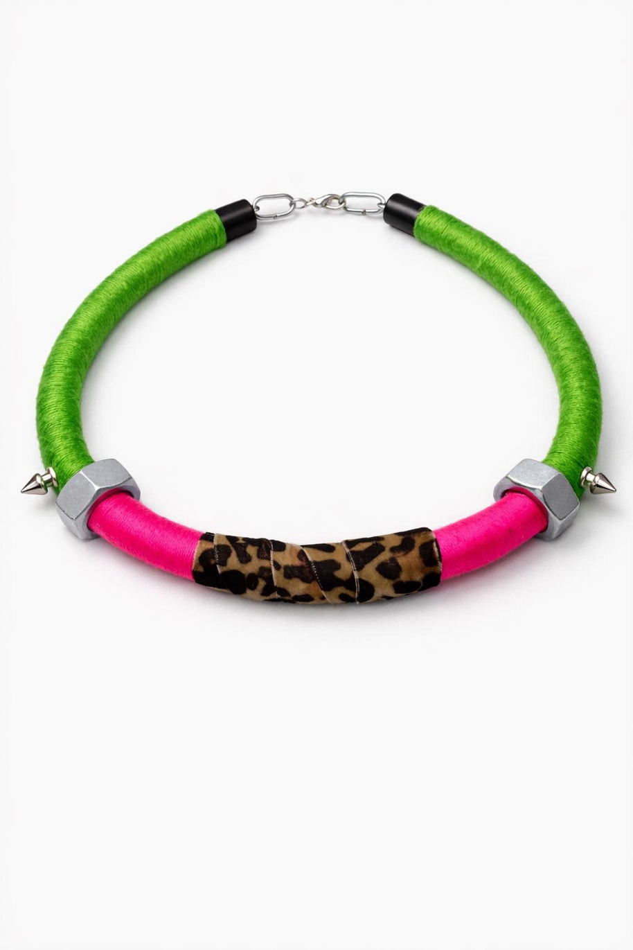 Choker punk fluo animalier con borchie | Collare rock verde e fucsia in metallo riciclato regolabile | Collana alternativa donna