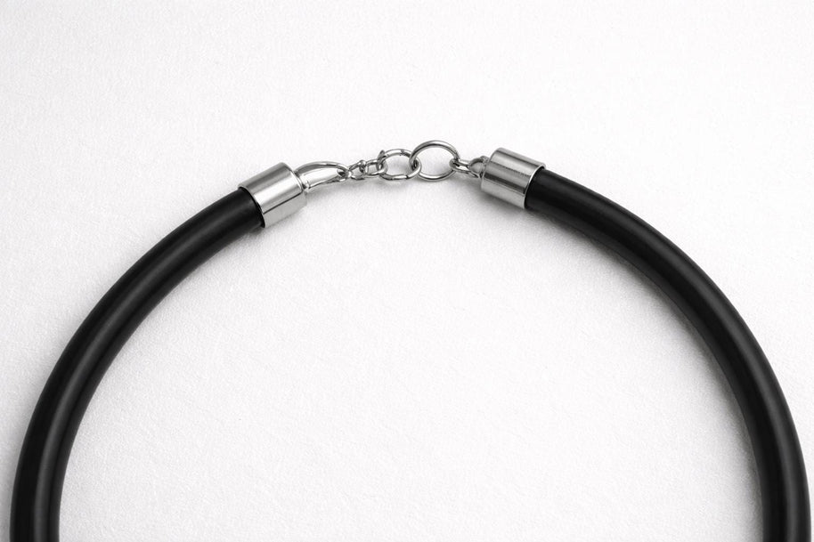 Choker nero tribale in metallo riciclato | Collana girocollo etnica moderna regolabile fatta a mano | Accessorio dark donna