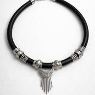 Choker nero tribale in metallo riciclato | Collana girocollo etnica moderna regolabile fatta a mano | Accessorio dark donna