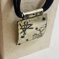 Collana industriale donna nera con maxi ciondolo quadrato argento | Gioiello rock statement urban regolabile