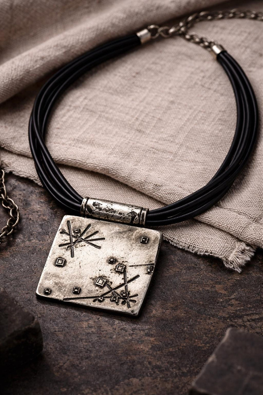 Collana industriale donna nera con maxi ciondolo quadrato argento | Gioiello rock statement urban regolabile