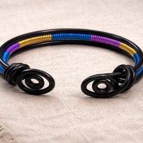 Bracciale rigido nero in alluminio con spirali| Bracciale aperto regorabile minimal| Gioiello stile industriale moderno| Regalo unisex