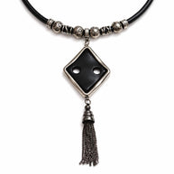 Collana rombo nero con nappina | Girocollo dark elegante con ciondolo geometrico | Collana gotica moderna donna