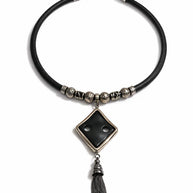 Collana rombo nero con nappina | Girocollo dark elegante con ciondolo geometrico | Collana gotica moderna donna