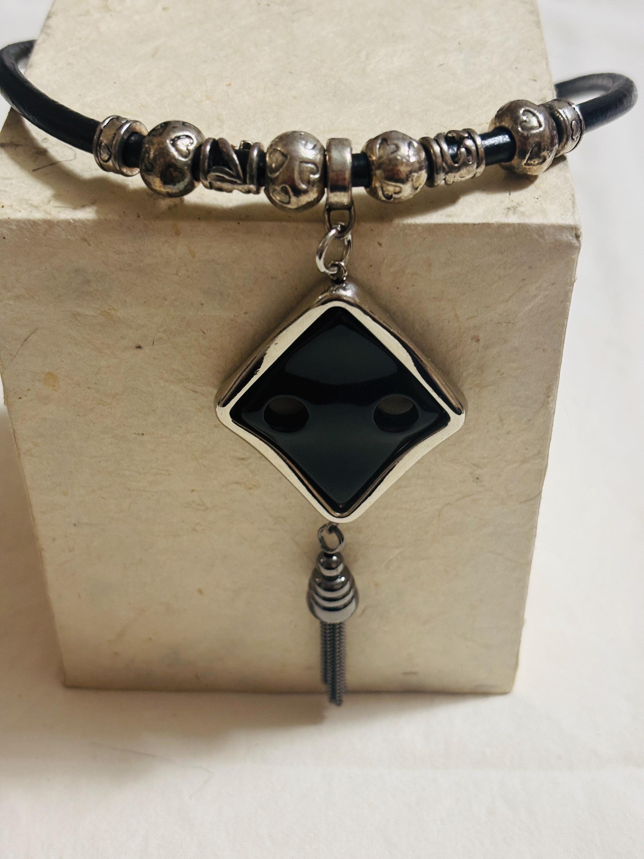 Collana rombo nero con nappina | Girocollo dark elegante con ciondolo geometrico | Collana gotica moderna donna