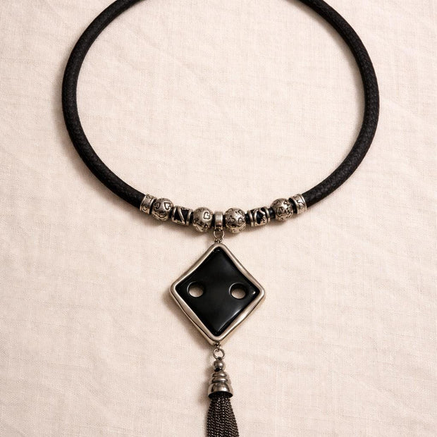 Collana rombo nero con nappina | Girocollo dark elegante con ciondolo geometrico | Collana gotica moderna donna