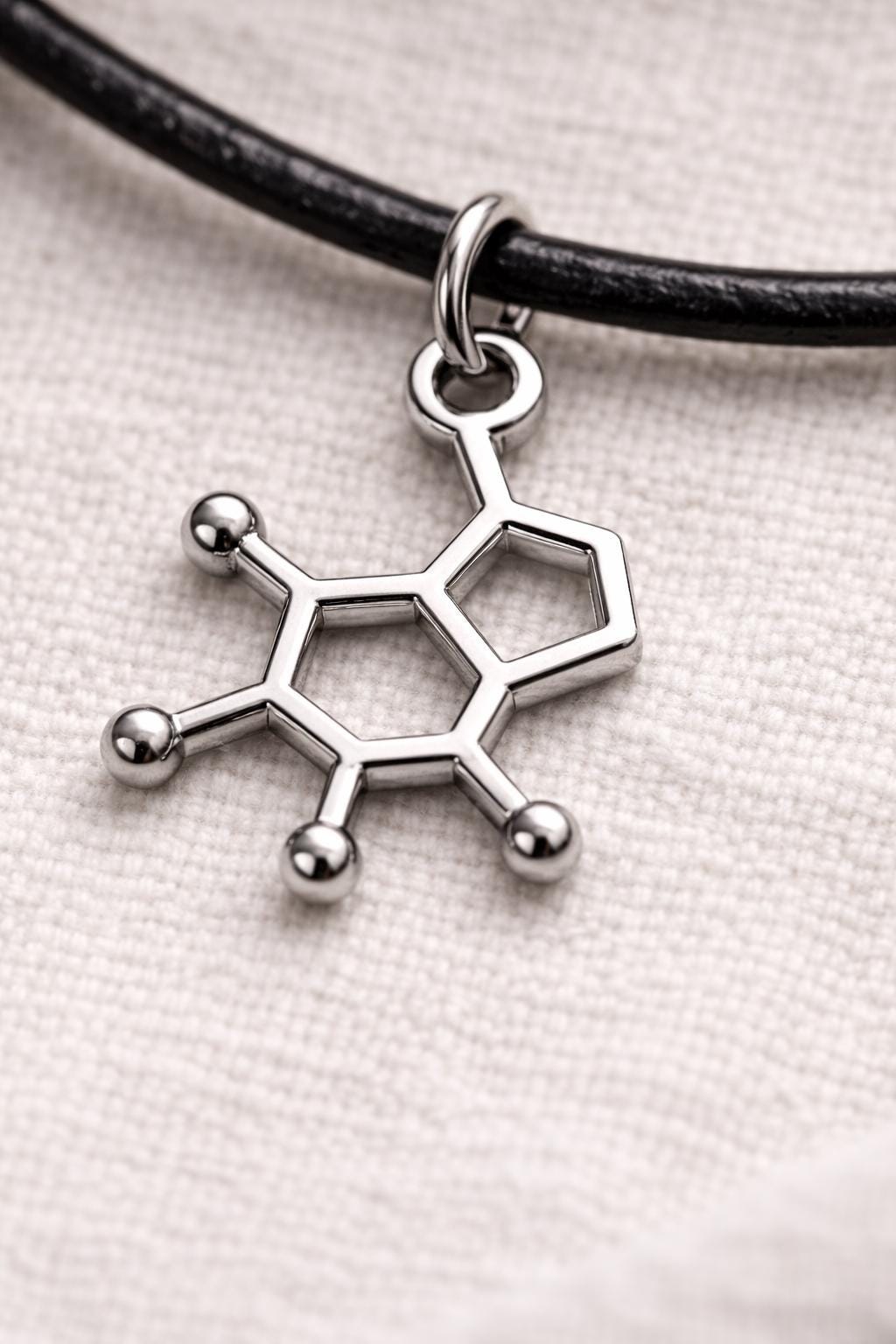 Collana molecola serotonina in acciaio| Collana chimica scientifica stile goth alternativa| Gioiello dark minimal